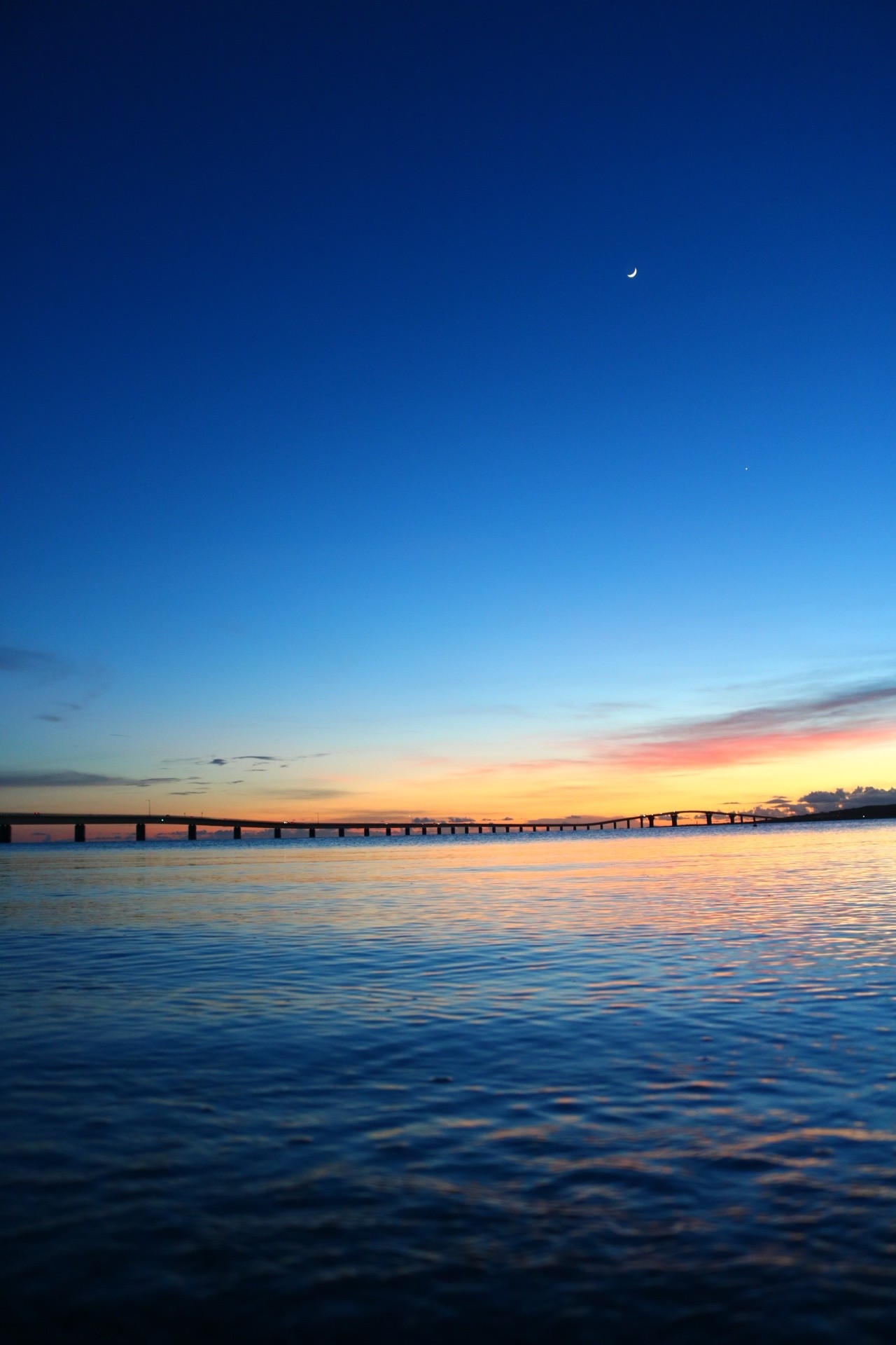 「橋と夕焼けと月」 トゥリバー(宮古島市)