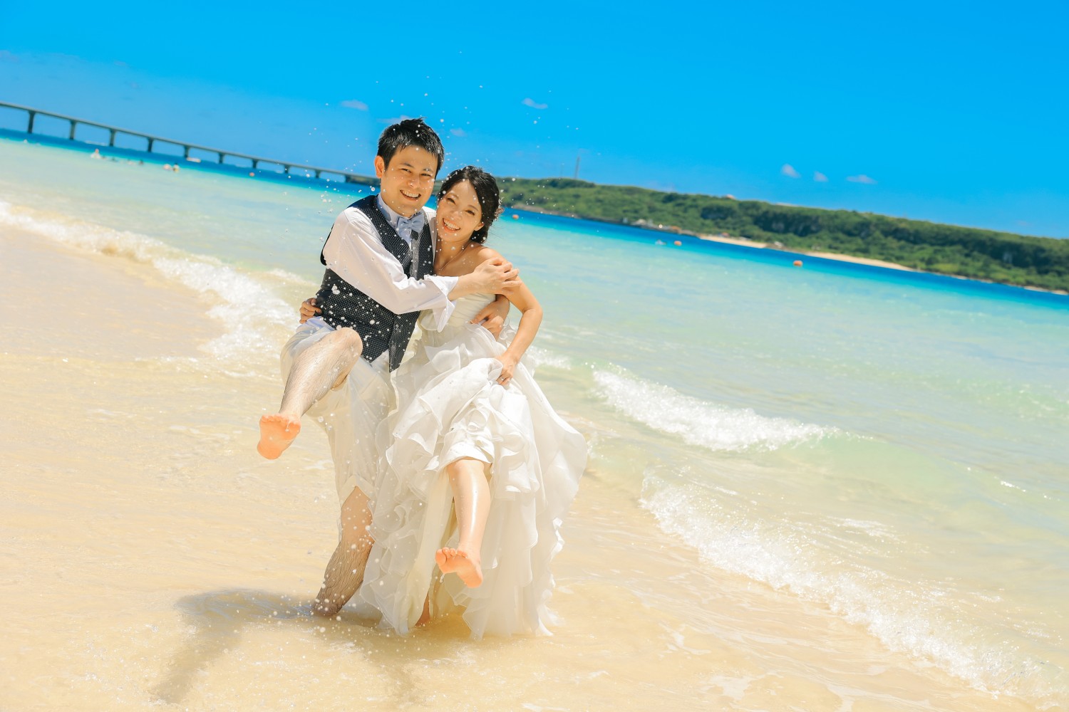 「青い海と水飛沫」 与那覇前浜ビーチ(宮古島市)