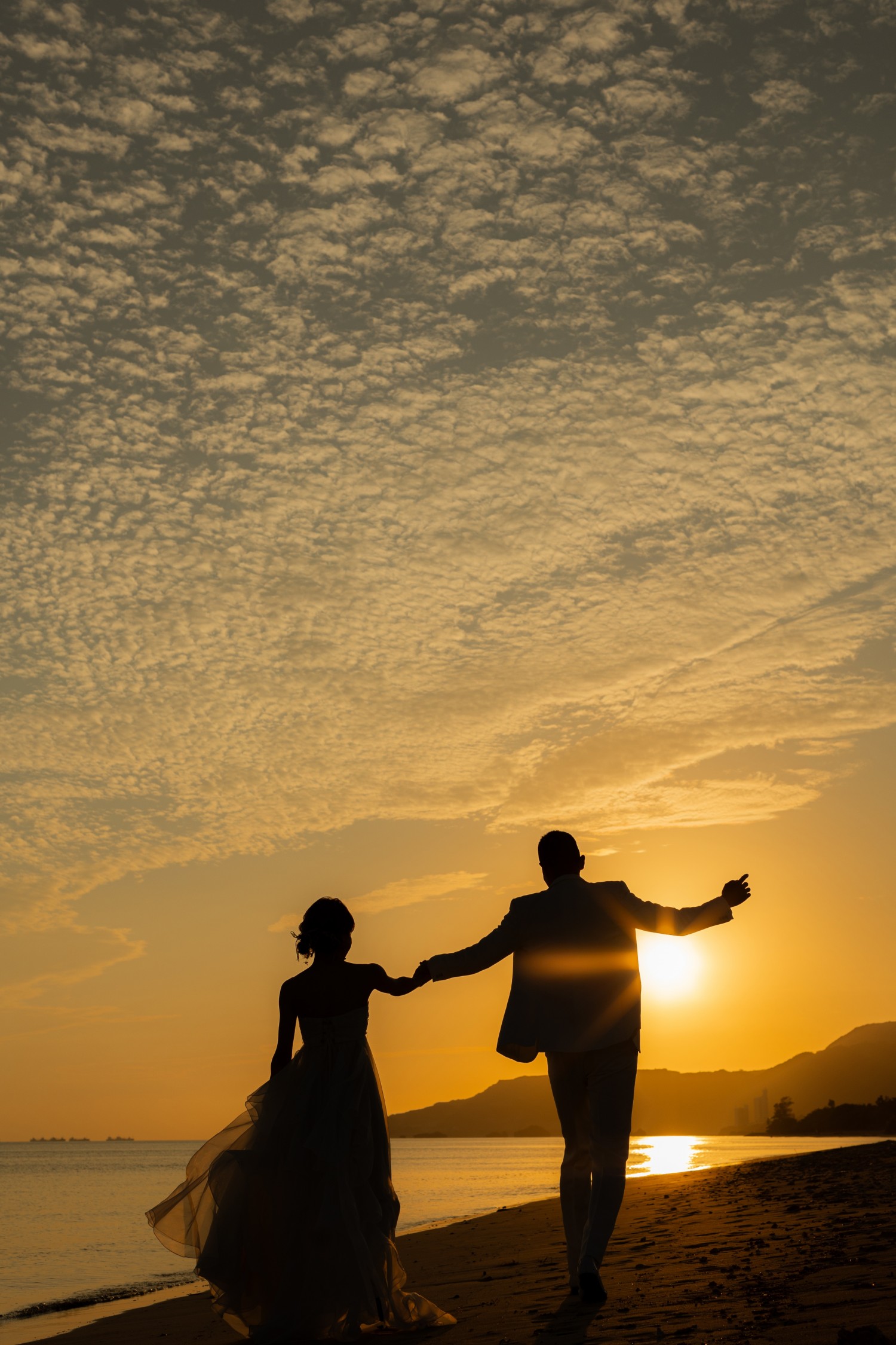 「Dancing in the sunset」 あけみおSKYドームの裏ビーチ(名護市)