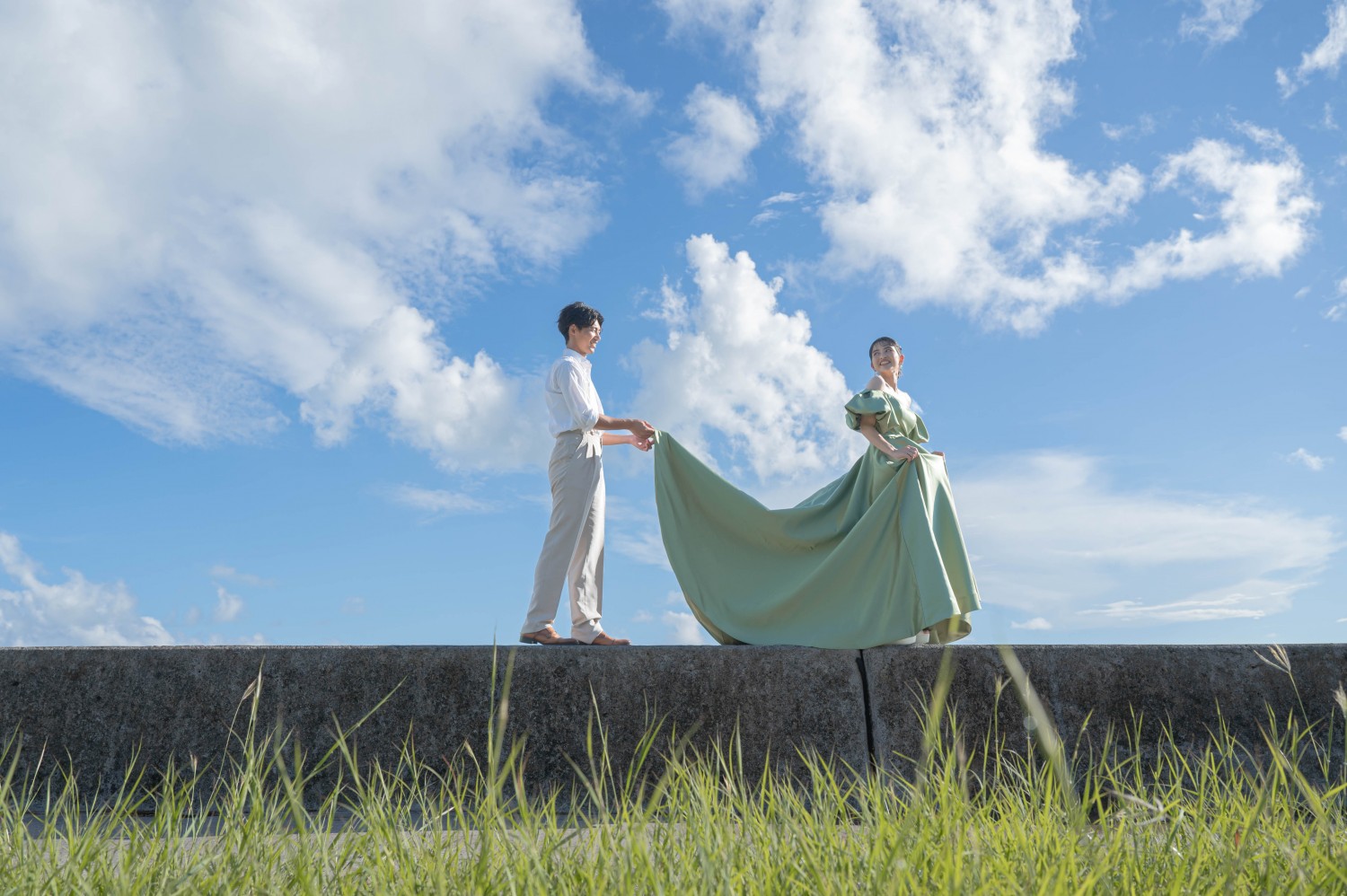 「防波堤のウェディング」 観音崎緑地公園(石垣市)