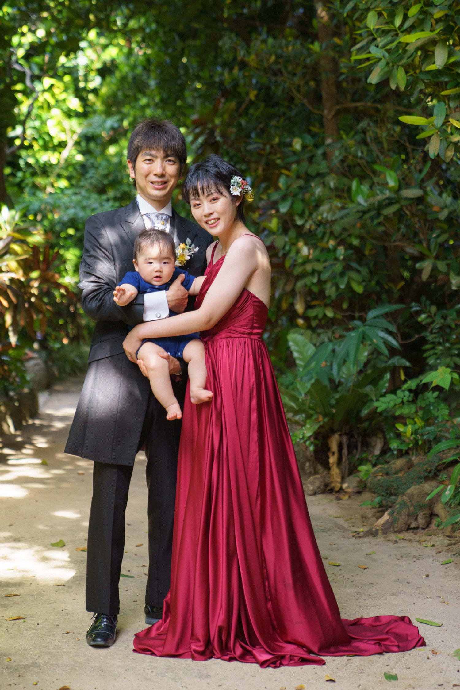 「手を取り合って」 フクギ並木(本部町)