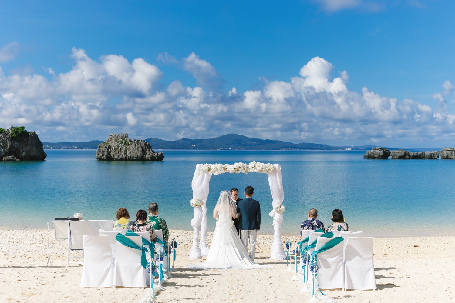 「ビーチウエディング」 アイネスヴィラノツッェ沖縄(名護市)