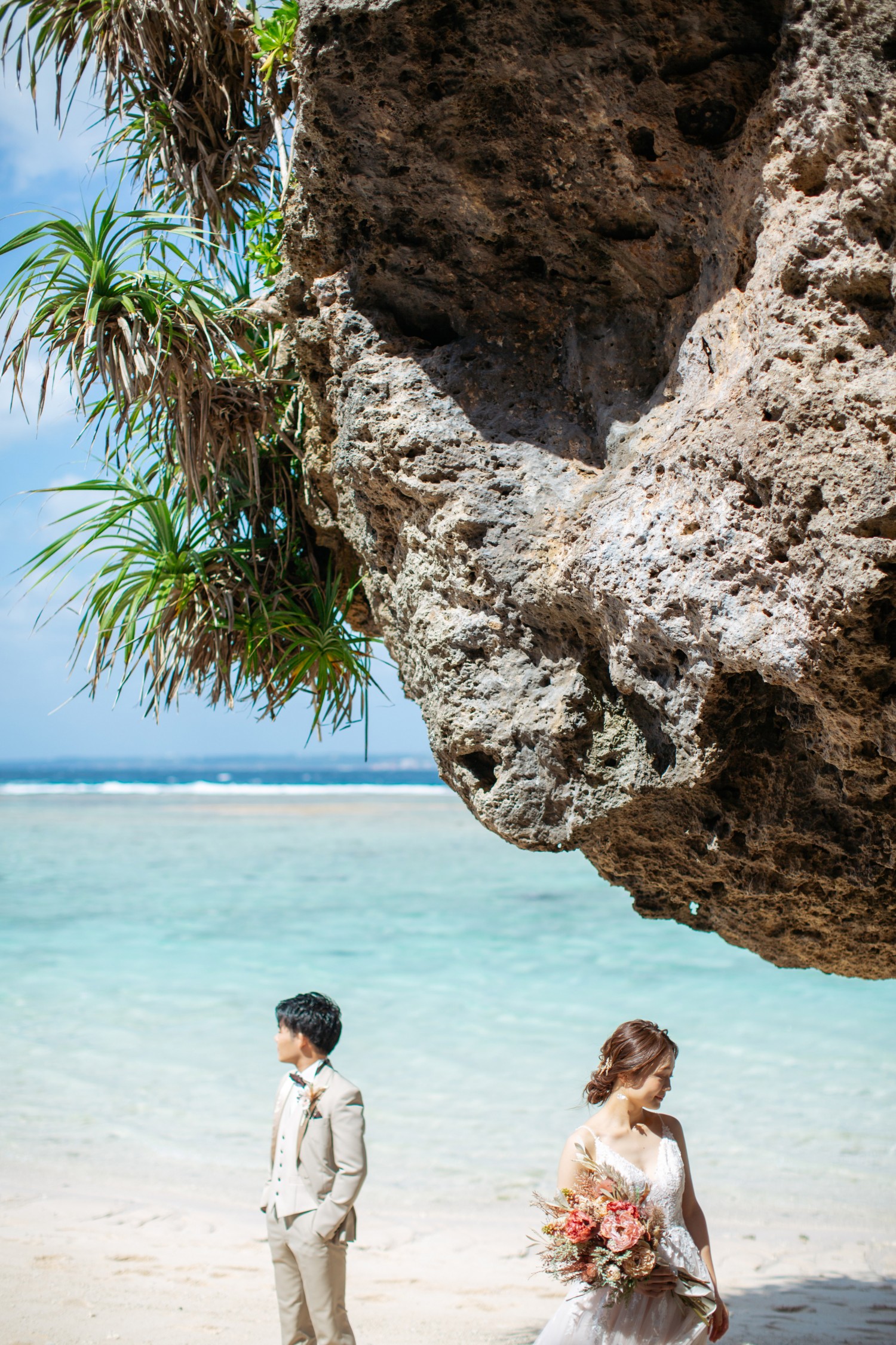 「島と2人」 瀬底ビーチ(本部町)