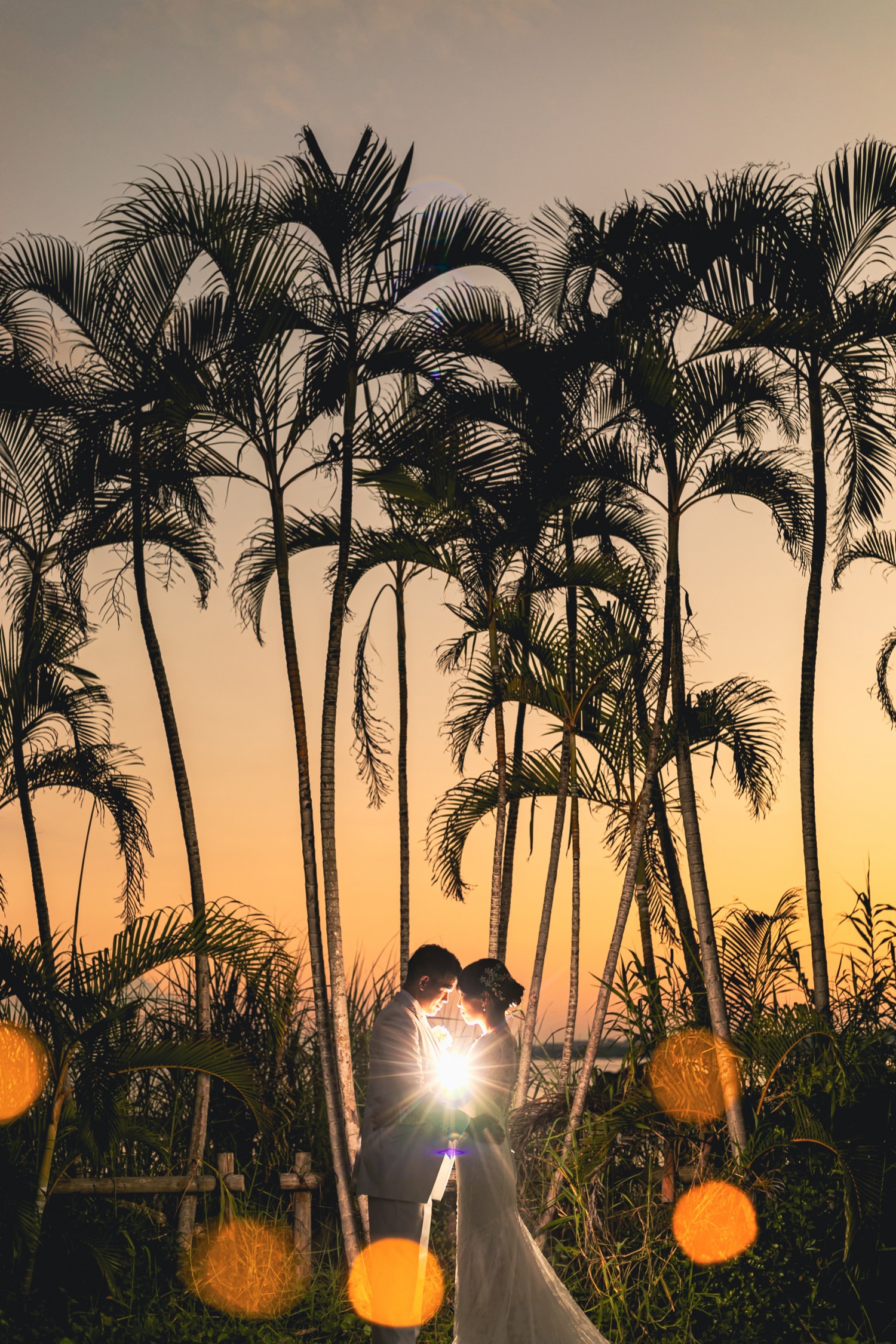 「黄昏時と光」 アイネス ヴィラノッツェ in カヌチャベイ ～グラン・ブルーチャペル～(名護市)