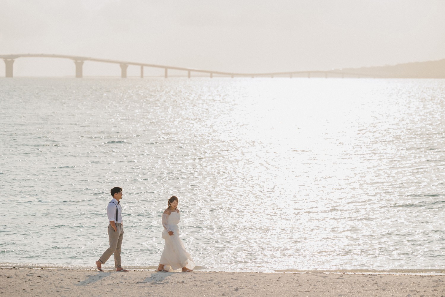 「優しい光の中で」 サンセットビーチ(宮古島市)