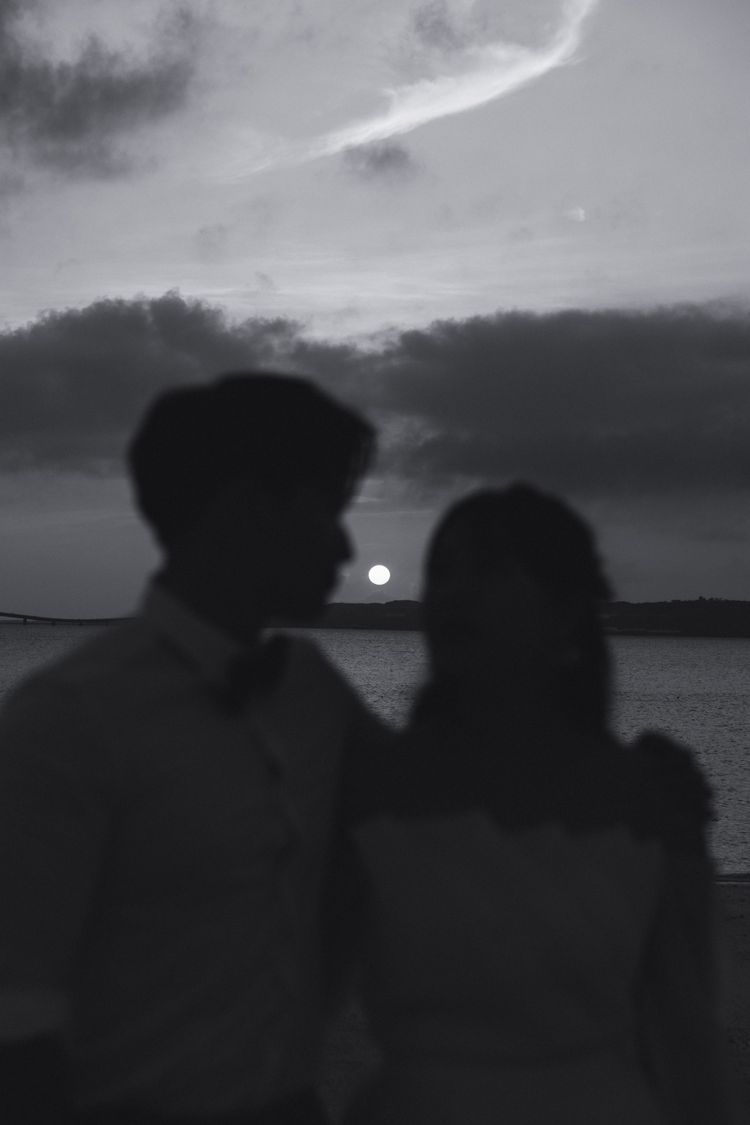 「光と影」 サンセットビーチ(宮古島市)