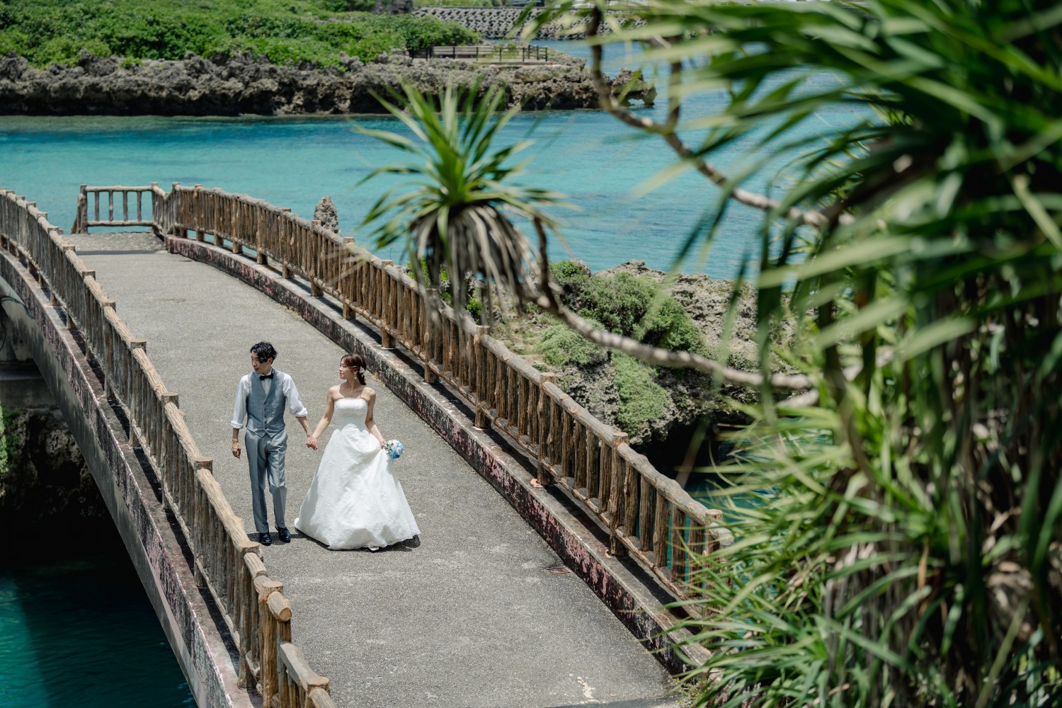 「君と渡る橋」 イムギャーマリンガーデン(宮古島市)