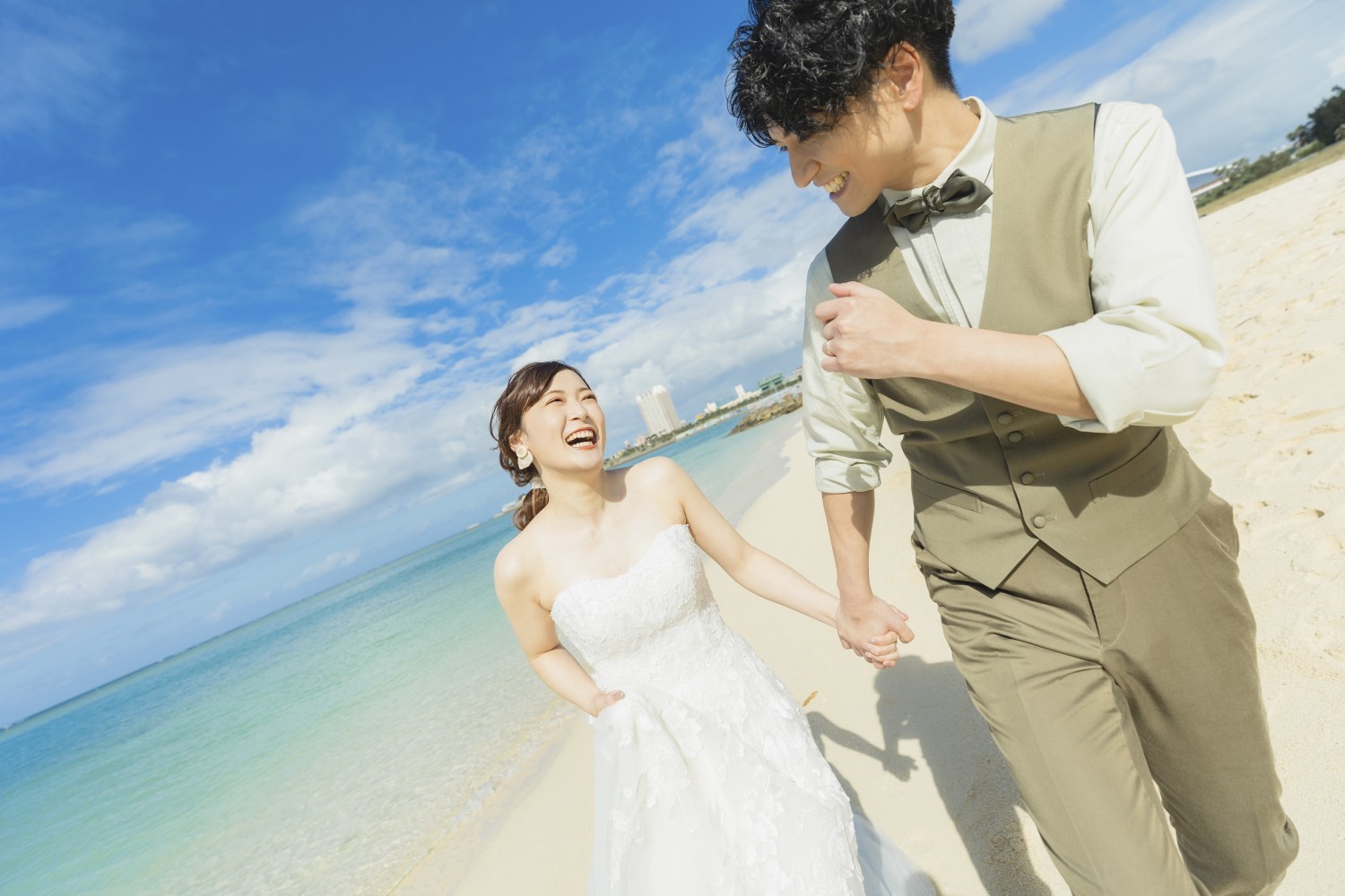 「幸せな日」 アラハビーチ(北谷町)