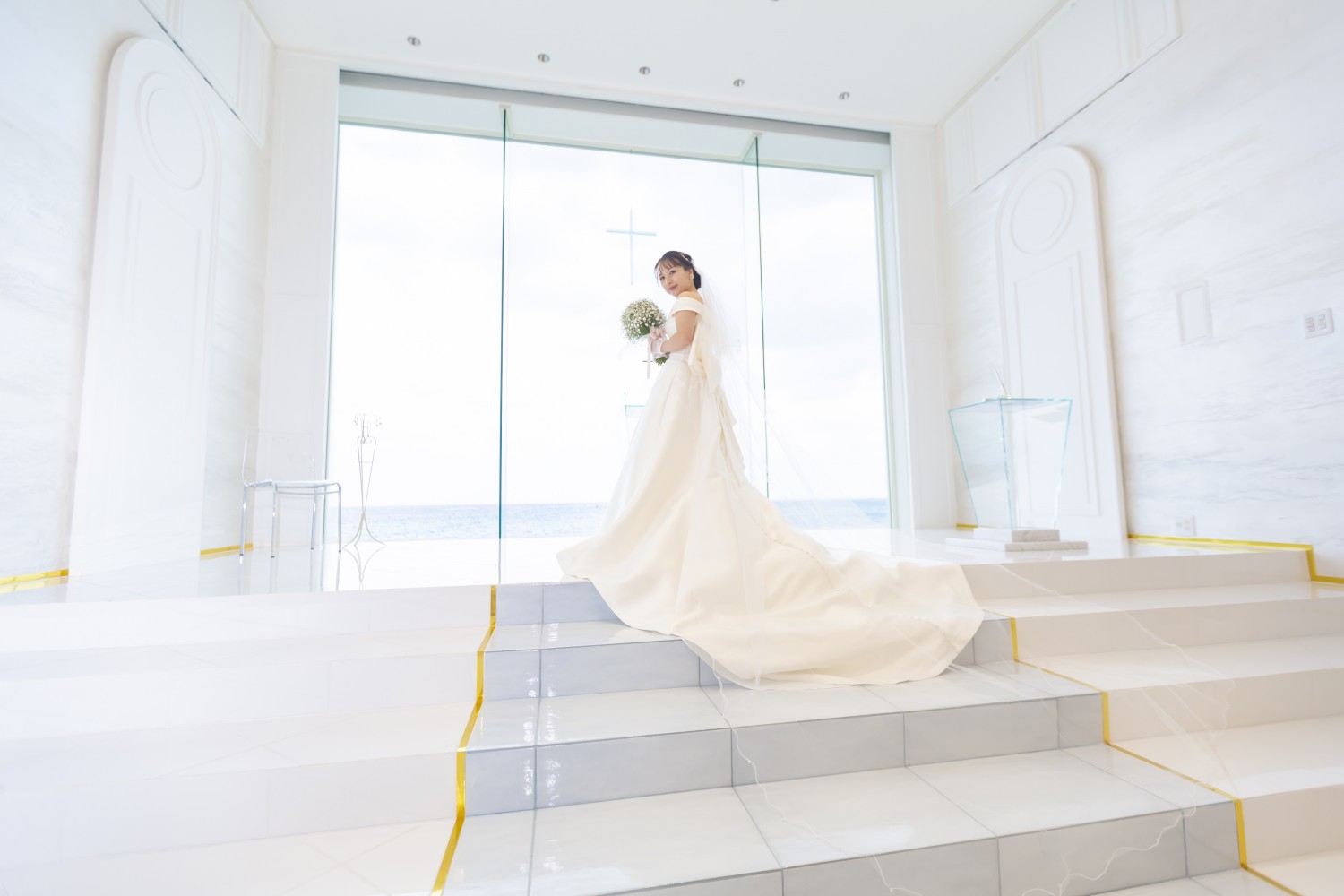 「ちらっ」 リベーラ教会(恩納村)