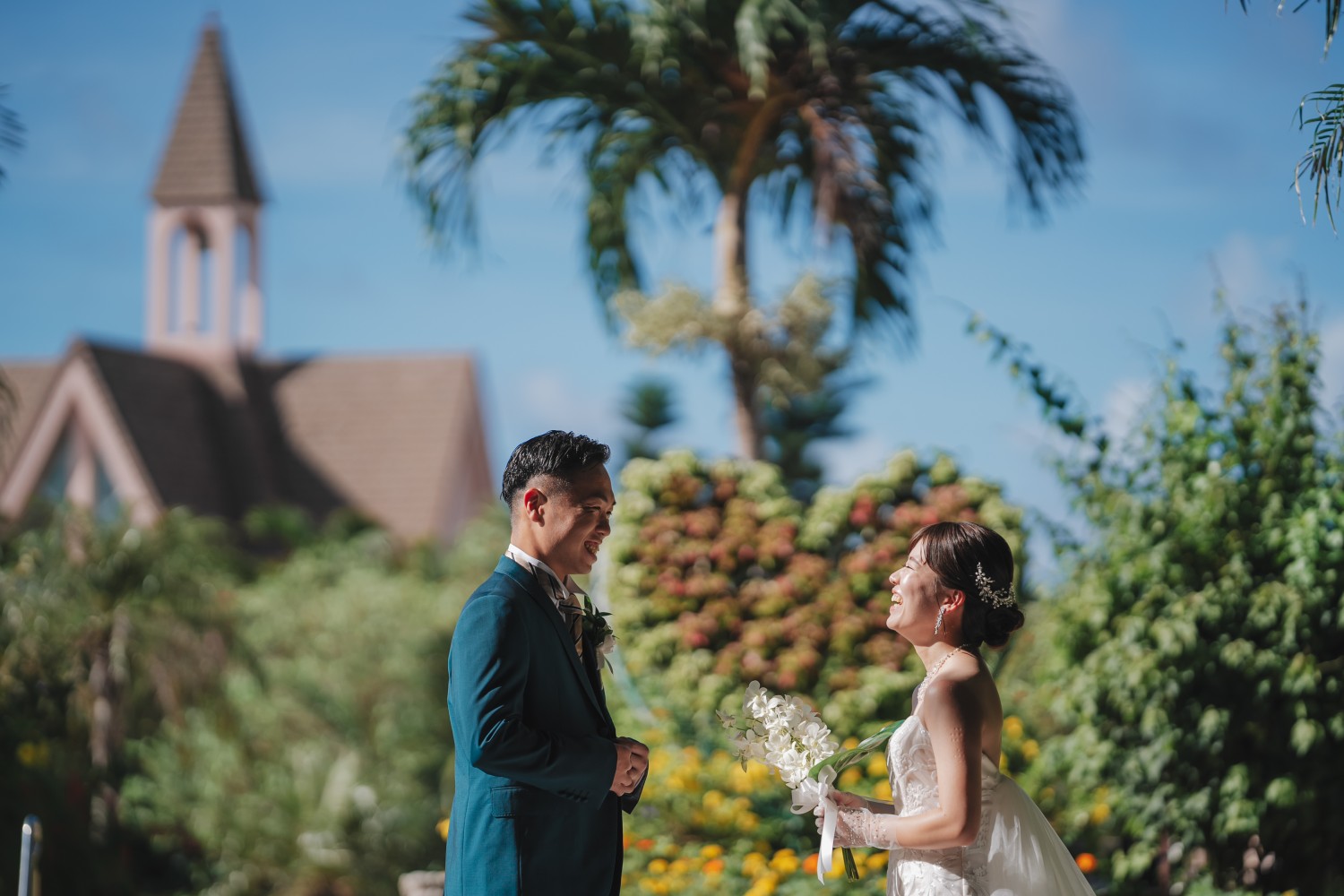 「振り向いた先には、太陽のような眩しい笑顔」 アラマンダチャペル(宮古島市)