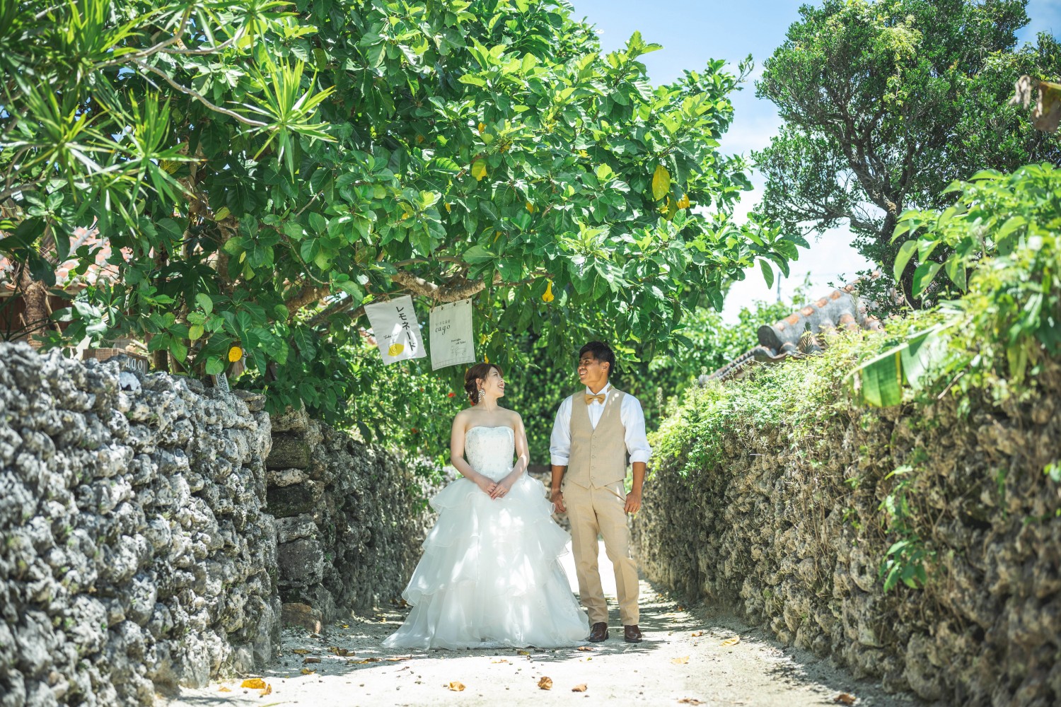 「竹富の道で」 竹富島