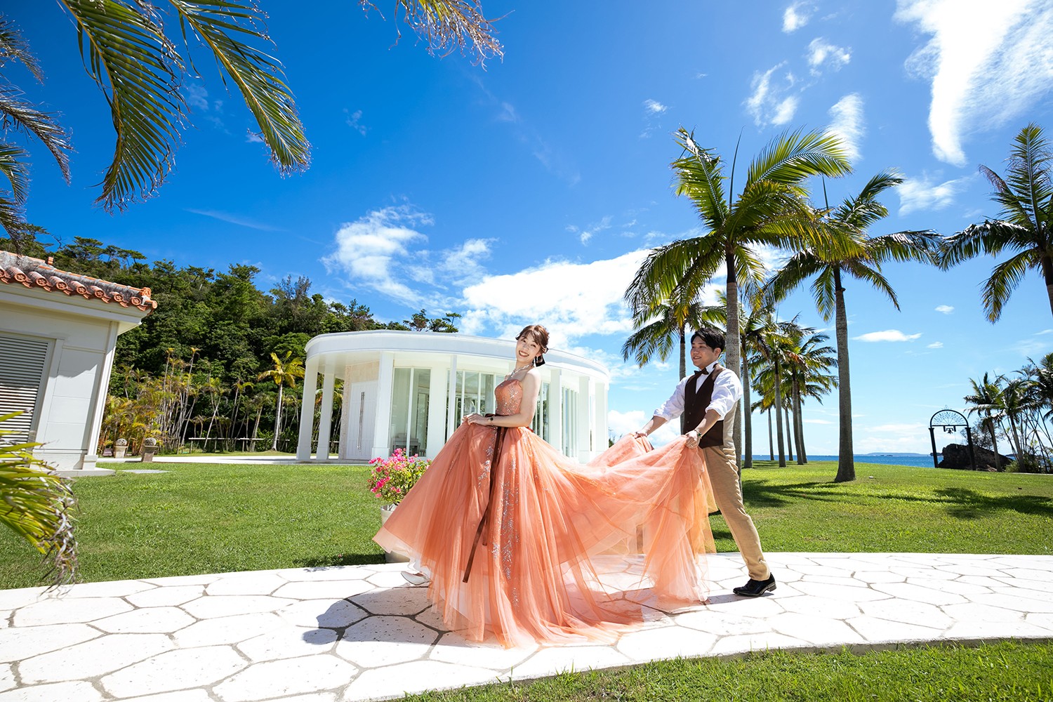 「二人の歩幅」 アイネス ヴィラノッツェ in カヌチャベイ ～グラン・ブルーチャペル～(名護市)