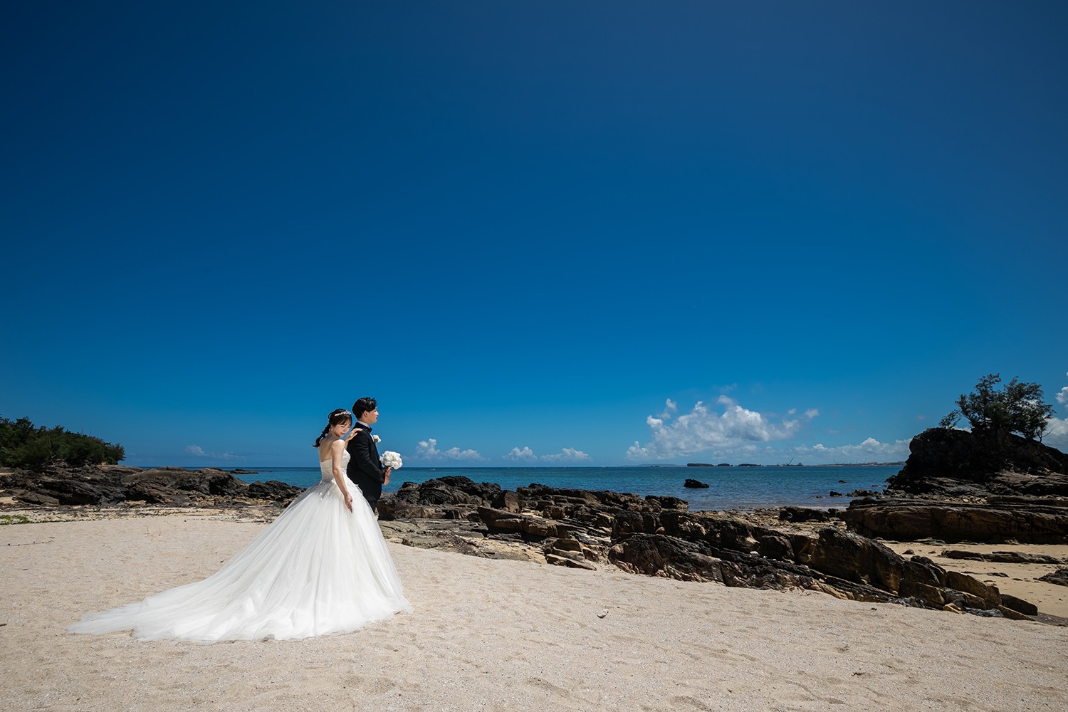 「青と夏」 アイネス ヴィラノッツェ in カヌチャベイ ～グラン・ブルーチャペル～(名護市)