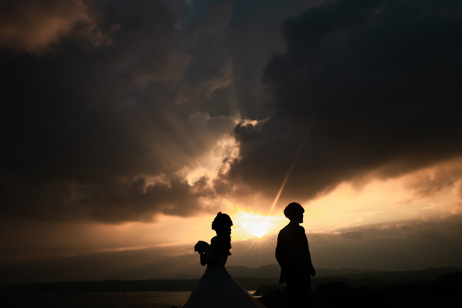 「夕陽の見える丘に」 アイネス ヴィラノッツェ in カヌチャベイ ～グラン・ブルーチャペル～(名護市)