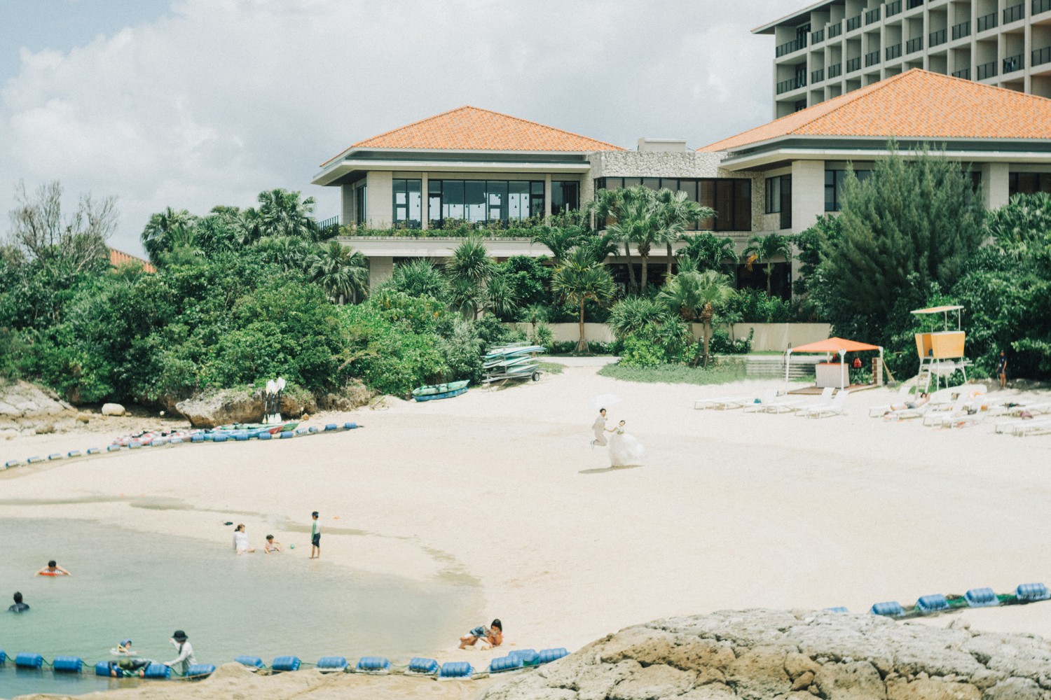 「ハレ跳び！」 瀬良垣島教会(恩納村)