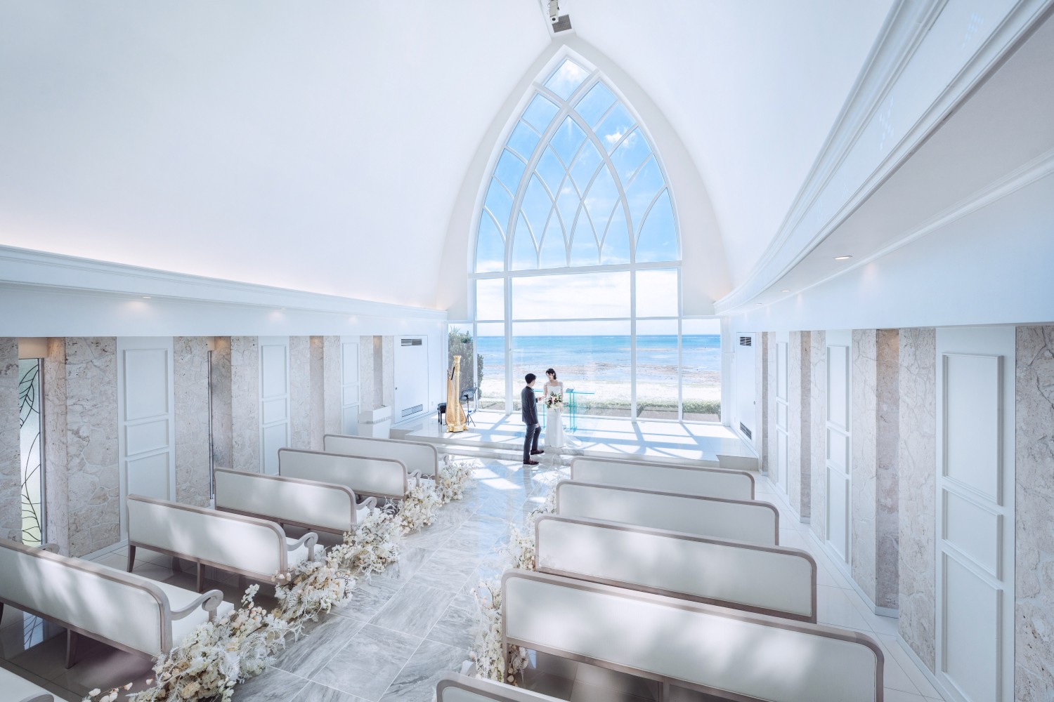 「幸せに降り注ぐ陽光2」 ザ・ヨミタンリゾートアクアグレイスチャペル(読谷村)