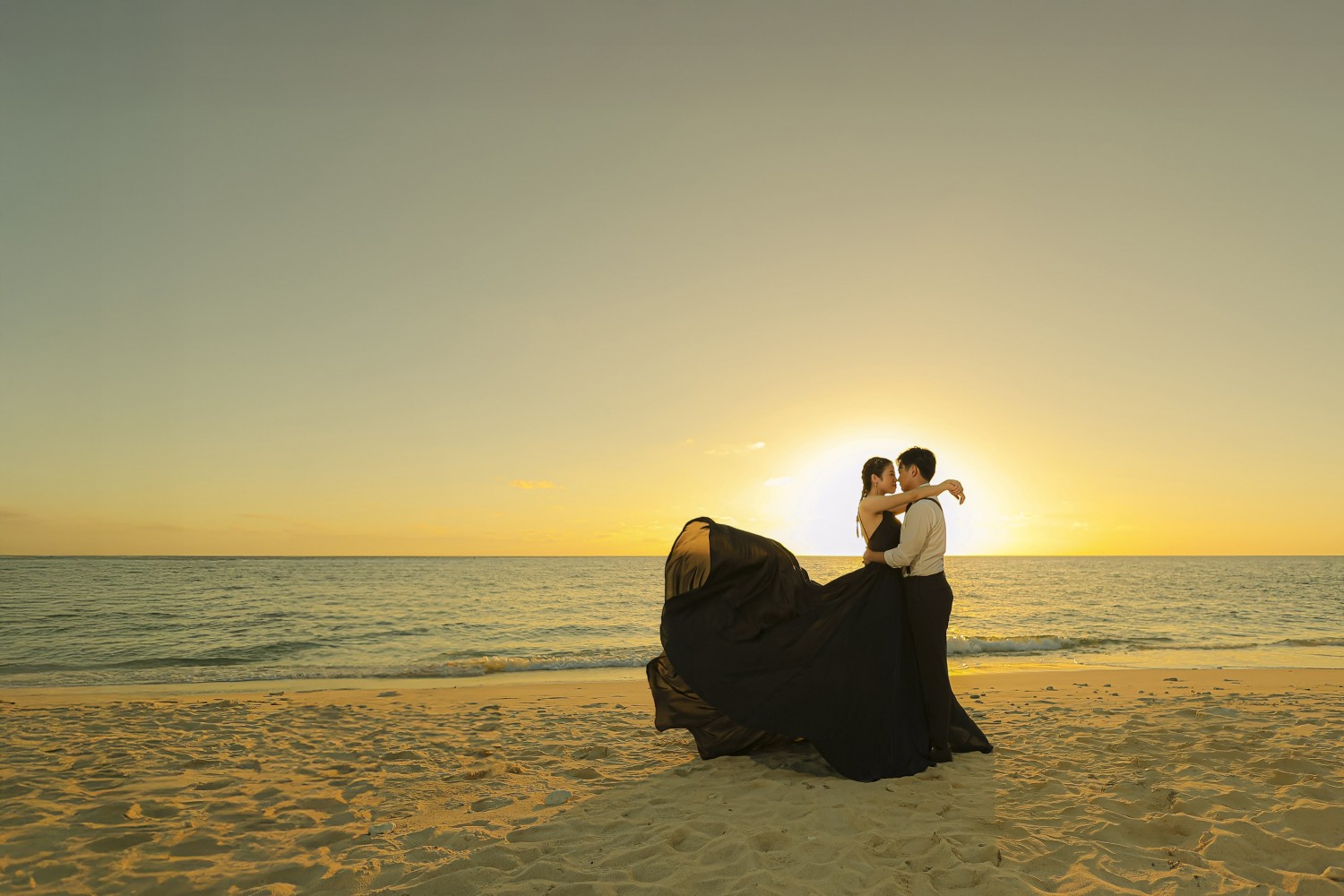 「夕暮れの黒鳥」 ムスヌン浜(宮古島市)