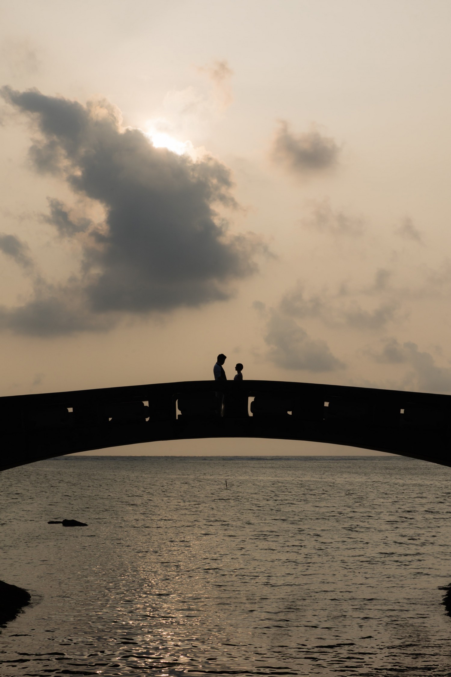 「橋の上で」 アラハビーチ(北谷町)