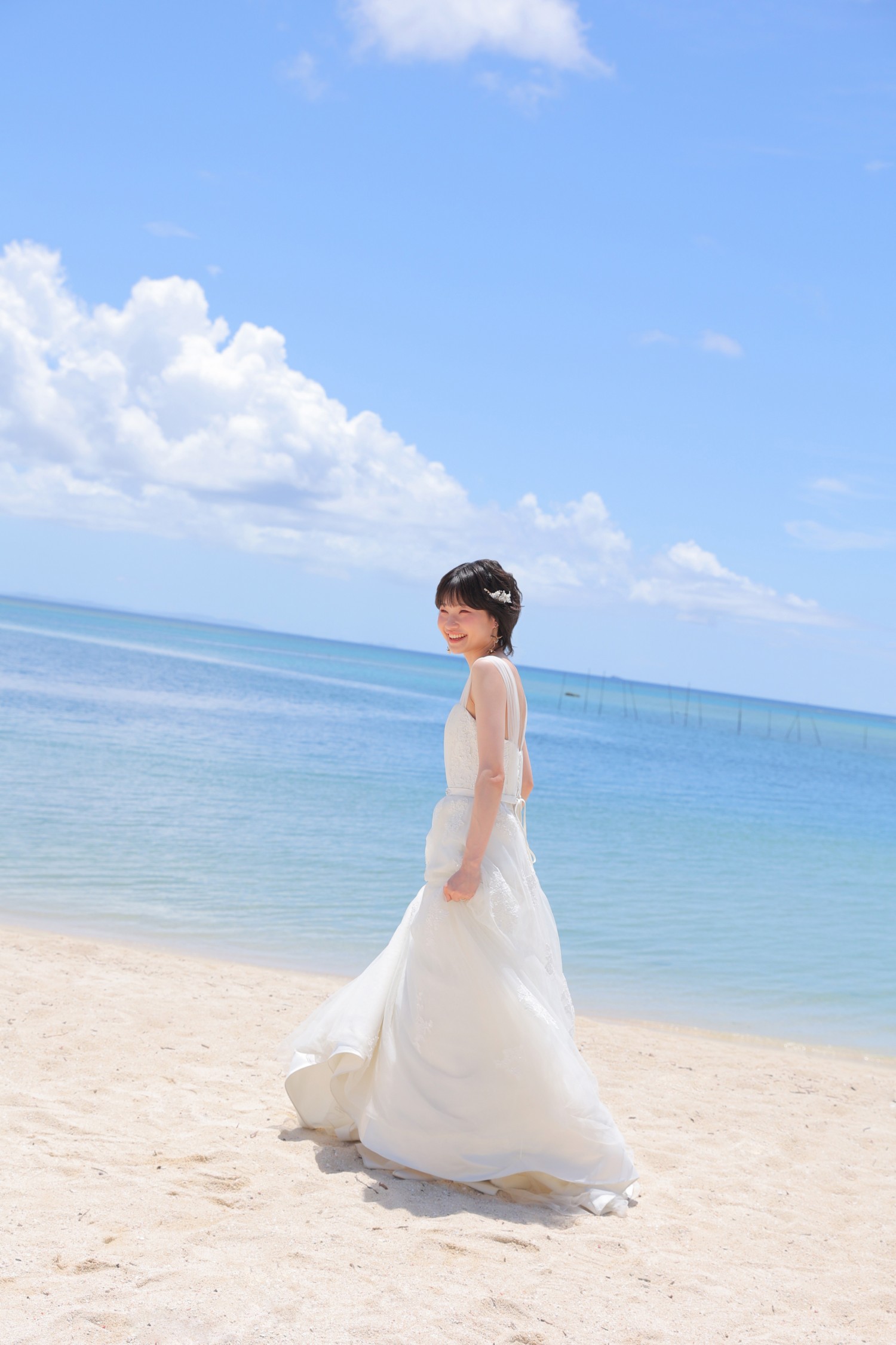 「青に負けない白の眩しさ」 アラハビーチ(北谷町)