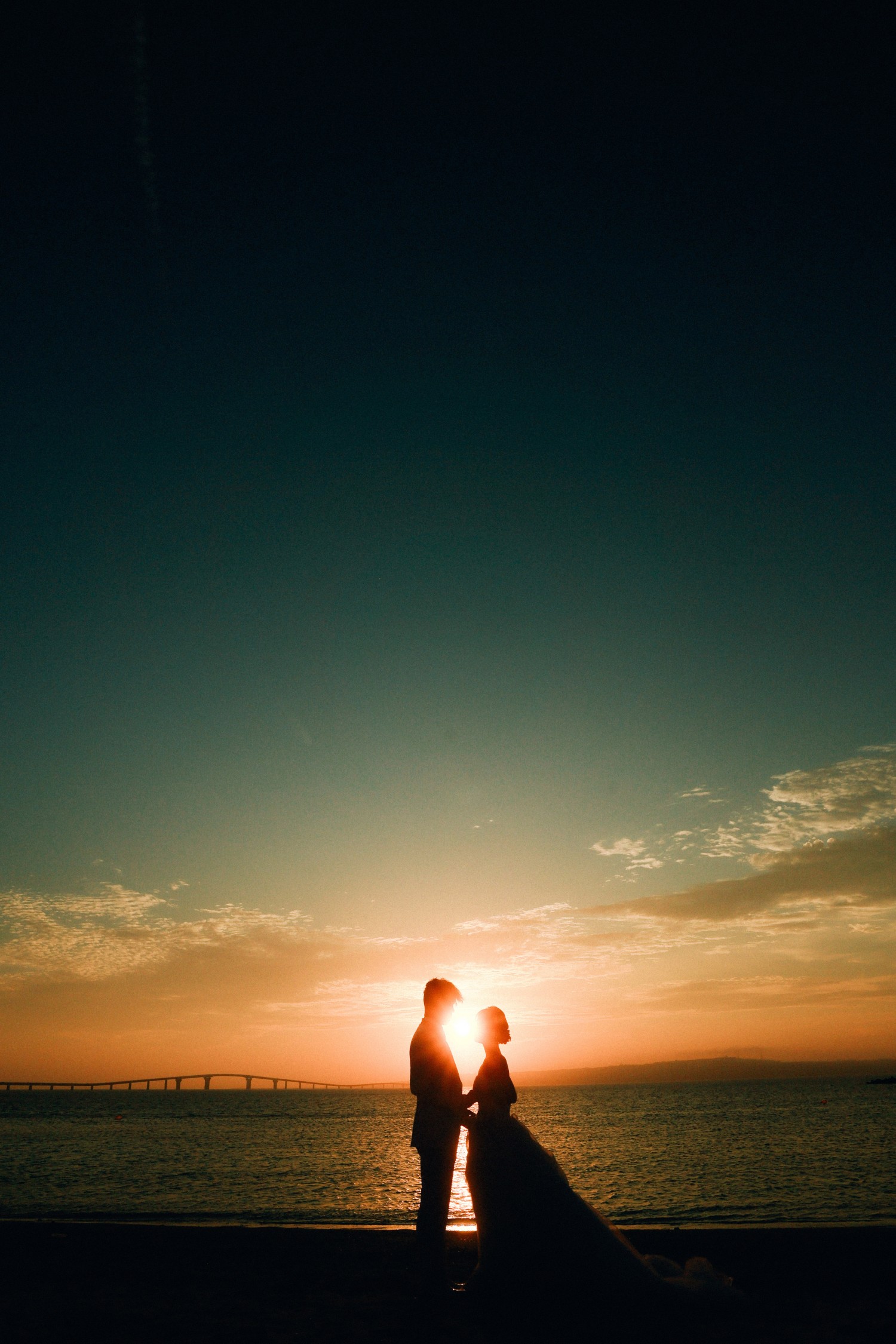 「光のはじまり」 宮古サンセットビーチ(宮古島市)