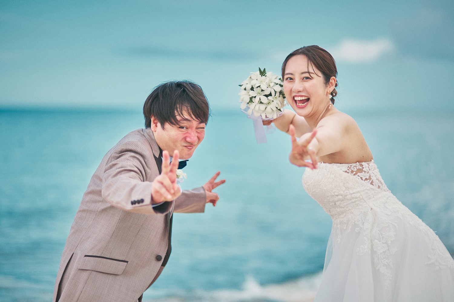 「ぴーす」 ラソールガーデンアリビラクリスティア教会(読谷村)