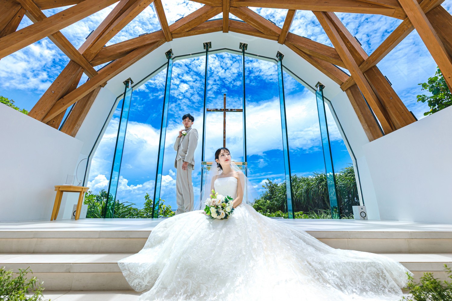 「永遠を誓う青空の下で」 瀬良垣島教会(恩納村)