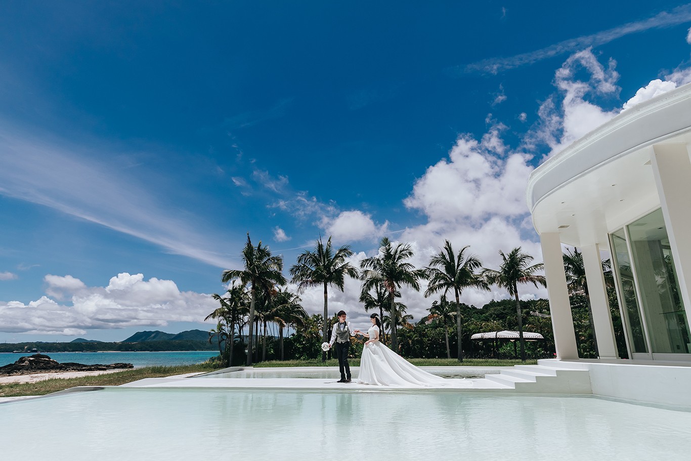 「二人の歩幅」 アイネス ヴィラノッツェ in カヌチャベイ ～グラン・ブルーチャペル～(名護市)