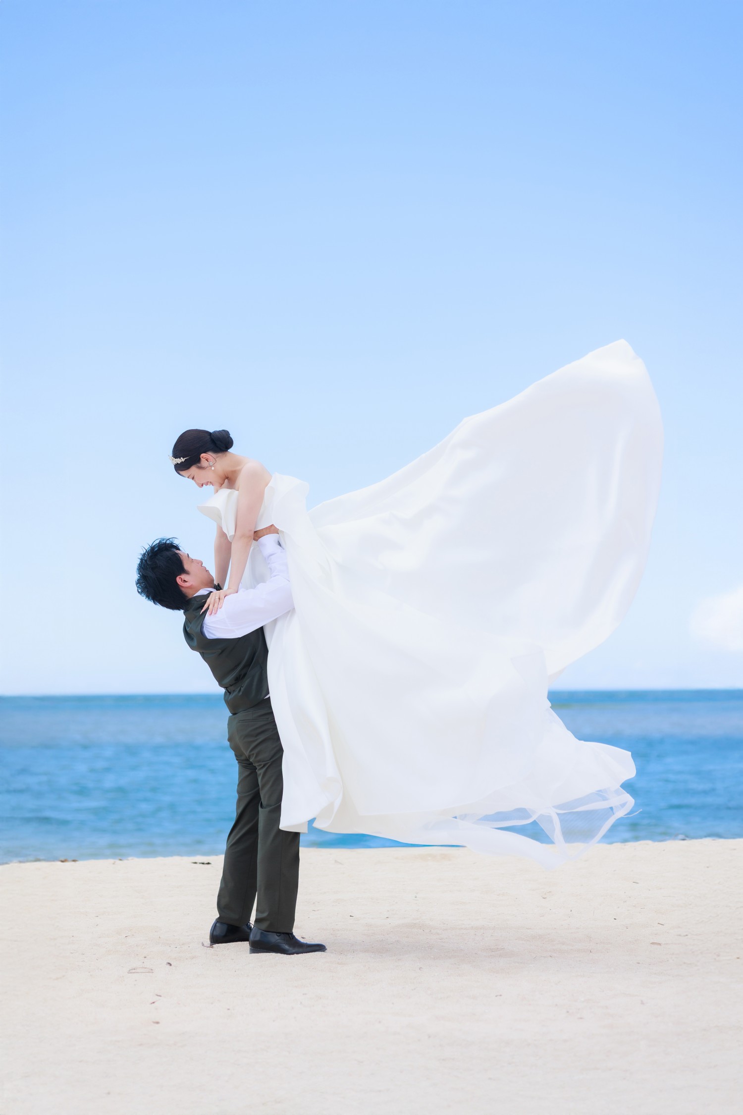 「Love Takes Flight」 アラハビーチ(北谷町)