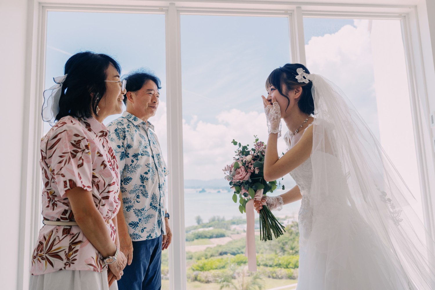 「安堵と喜び」 Kouri Island Celeste Chapel 空と海の教会(本部町)
