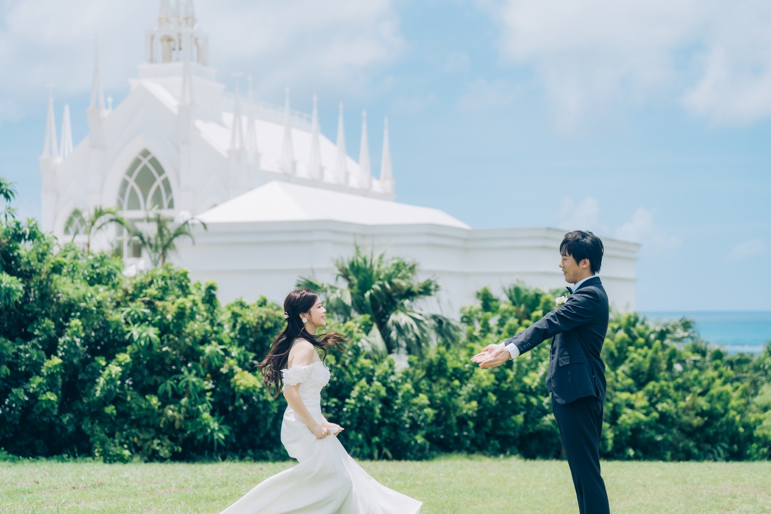 「あなたのもとへ駆け寄る、私の一生を抱きしめて。」 Lazor Garden Alivila Chapel(読谷村)