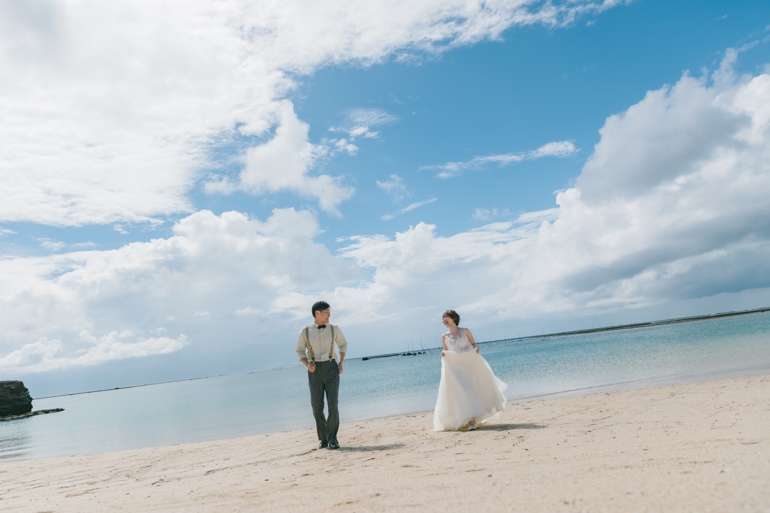 「風薫る青い空と海」 アラハビーチ(北谷町)
